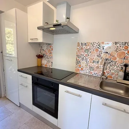 Sleeps 2 Apartman